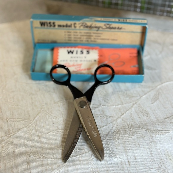Vintage Wiss Model CB 5 Pinking Shears. Newark NJ. Original Box and Pamphlet - Picture 2 of 11